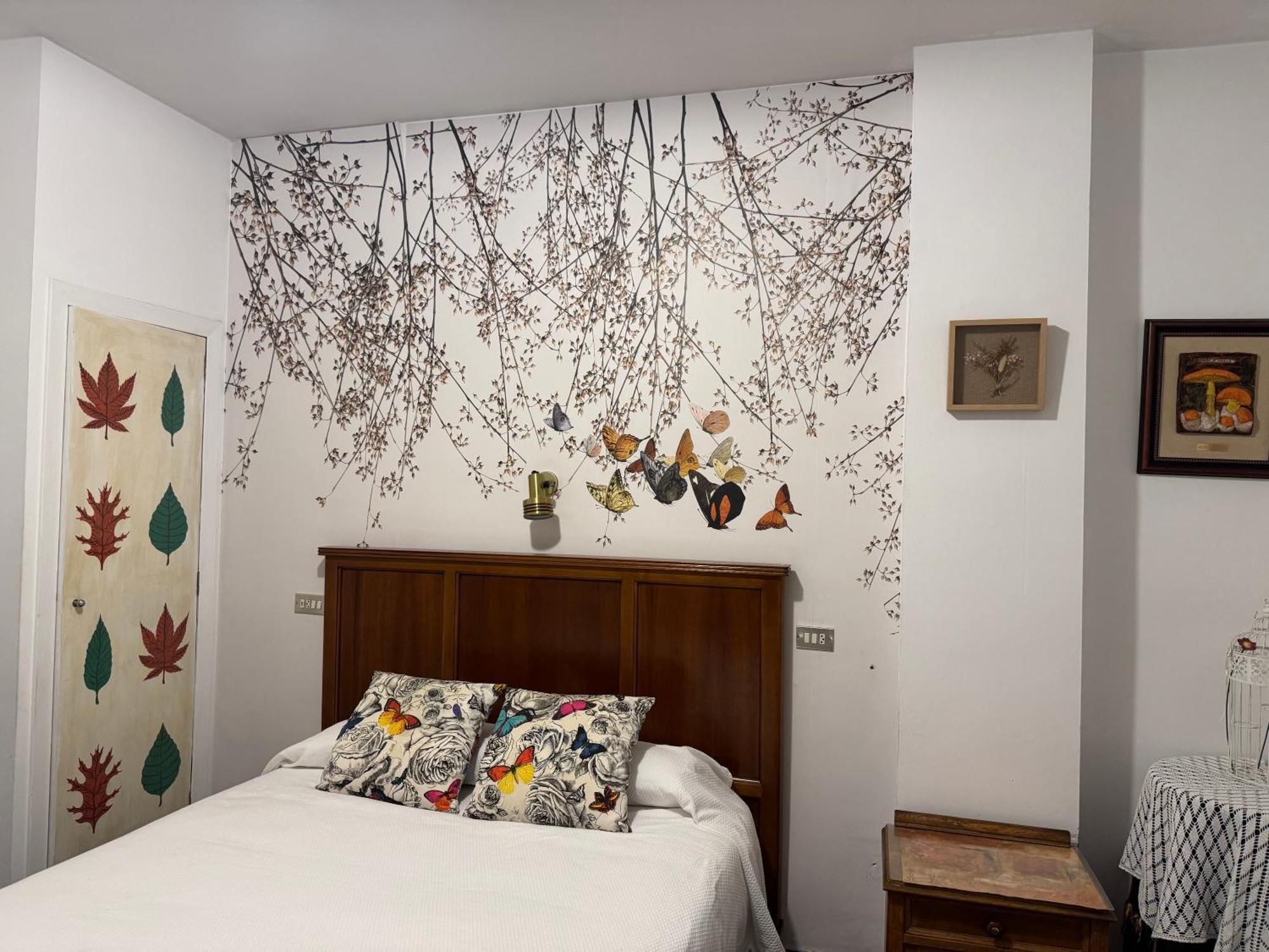 Hostal Pirineos Barbastro Bagian luar foto