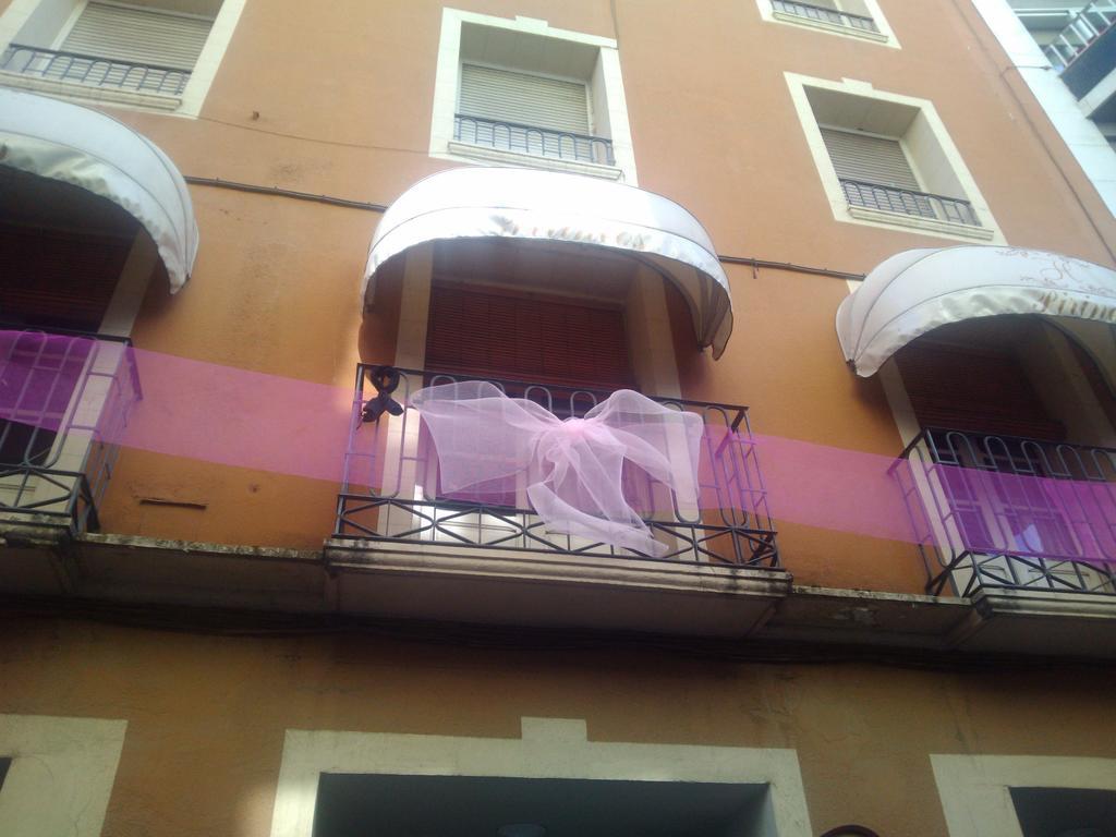 Hostal Pirineos Barbastro Bagian luar foto