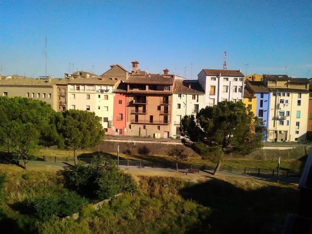 Hostal Pirineos Barbastro Bagian luar foto