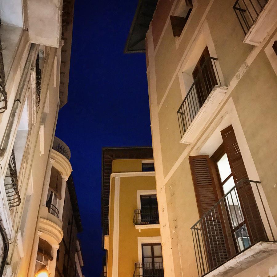 Hostal Pirineos Barbastro Bagian luar foto